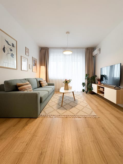 Communal lounge/ TV room, TV and multimedia, Living room, Seating area, Evening entertainment