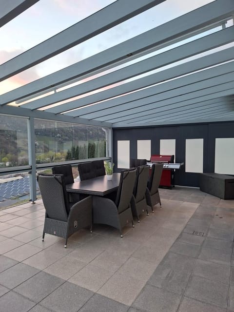 BBQ facilities, Balcony/Terrace, Seating area, Dining area
