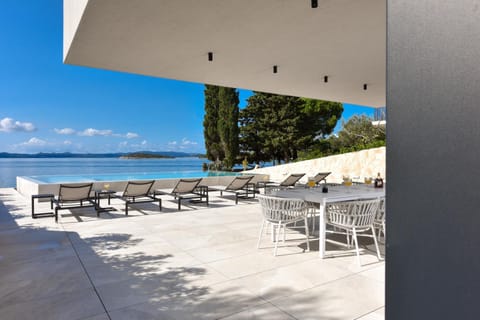 Balcony/Terrace, Swimming pool