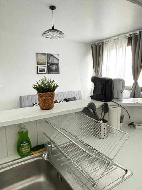 Appartement F3 avec Projecteur à 100m du Métro! Apartment in Saint-Denis, France