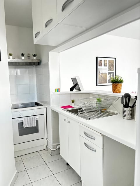 Appartement F3 avec Projecteur à 100m du Métro! Apartment in Saint-Denis, France