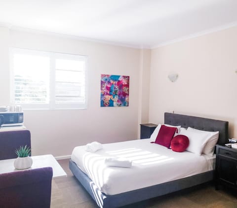 Photo of the whole room, Bedroom