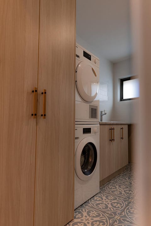 Cooinda - on the beach - Bicheno House in Bicheno