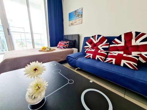 Bed, Living room, Photo of the whole room, Seating area