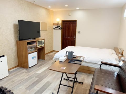 Bed, TV and multimedia, Living room, Bedroom