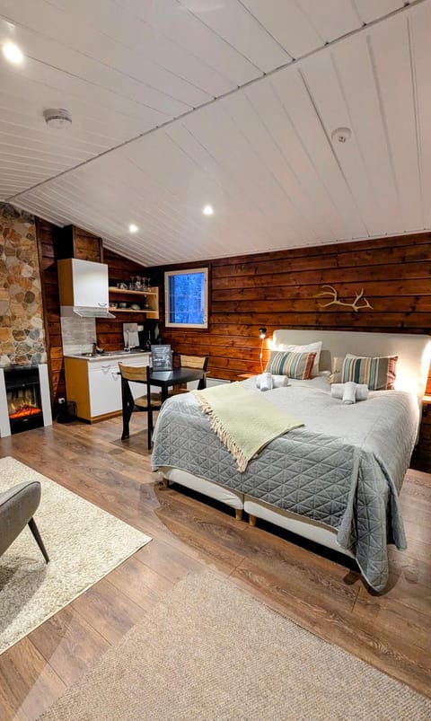 Bed, Kitchen or kitchenette, Bedroom