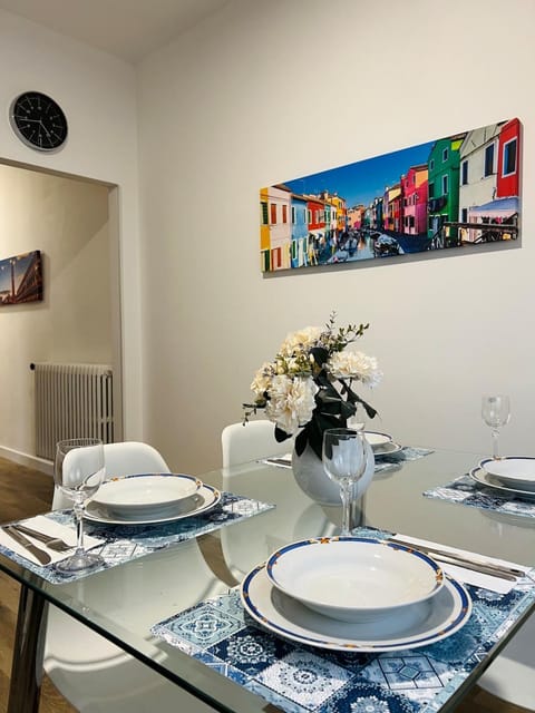 Decorative detail, Dining area