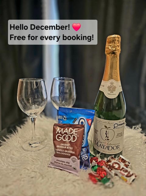 Spacious Private Cozy 2br Home with TeePee Dining Room! Private Parking! Self Check-in Villa in Burnaby