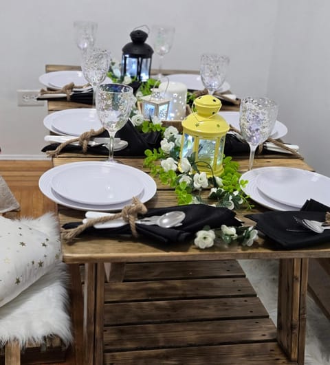 Spacious Private Cozy 2br Home with TeePee Dining Room! Private Parking! Self Check-in Villa in Burnaby