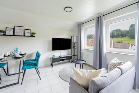 TV and multimedia, Living room, Seating area, Dining area, Evening entertainment, internet