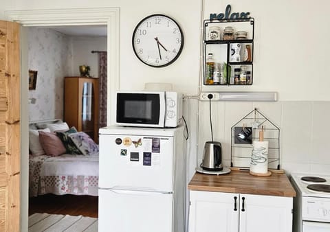 Kitchen or kitchenette, microwave, oven