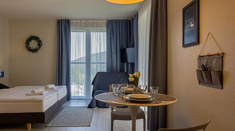 Bed, TV and multimedia, Photo of the whole room, Seating area, towels