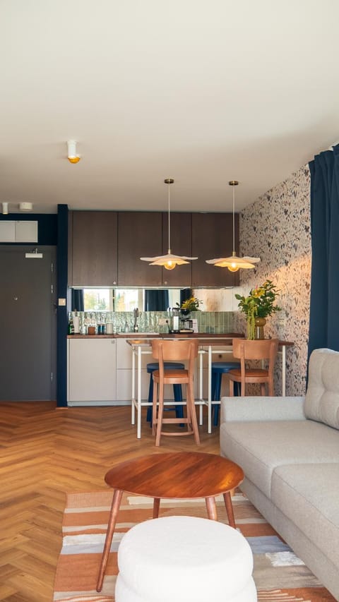 Kitchen or kitchenette, Living room, Seating area, Dining area, pet friendly, stove