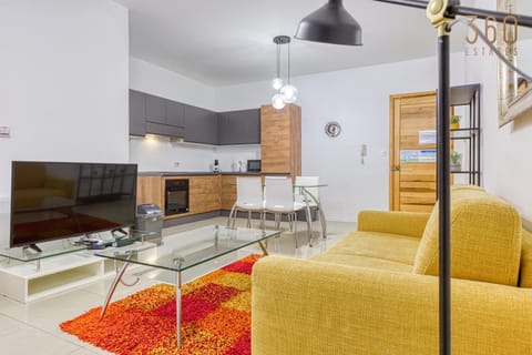 Communal lounge/ TV room, TV and multimedia, Kitchen or kitchenette, Living room, Seating area, Dining area, Evening entertainment, minibar, oven, pet friendly, stove