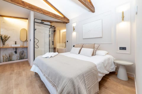 Bed, Bathroom