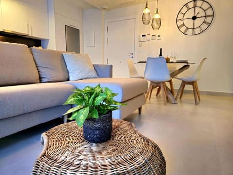 Samuel Luxury 2bedroom Apartment, Large patio, free wifi and private parking BY NAMASTE ELITE Apartment in Torremolinos