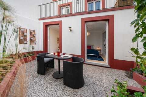 Day, Balcony/Terrace, Seating area, Dining area