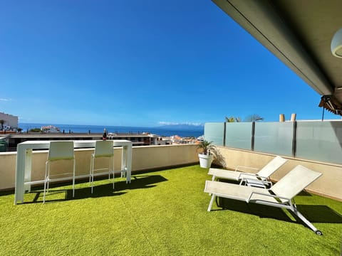 View (from property/room), Balcony/Terrace, sunbed