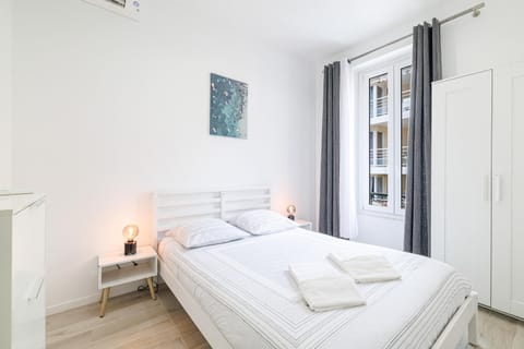 Cozy 2 Bedroom Seafront 150m from Monaco Apartment in Monaco