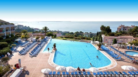 Nearby landmark, Day, Natural landscape, Solarium, Pool view, Sea view, Swimming pool, sunbed
