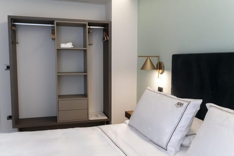Bed, Bedroom, locker