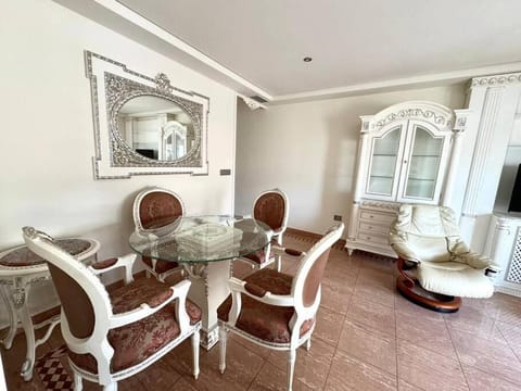 Rococó en el centro de Alicante Apartment in Alicante