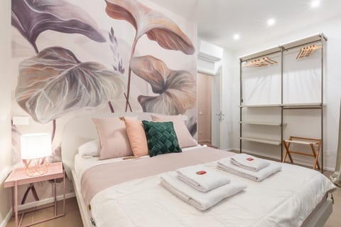 Bed, Photo of the whole room, Bedroom, towels, wardrobe