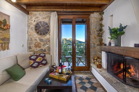 Patio, Natural landscape, View (from property/room), Balcony/Terrace, Living room, Seating area, Dining area