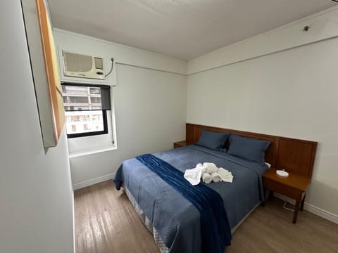 Bedroom, air conditioner