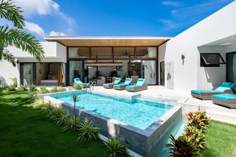 Property building, Patio, Day, Natural landscape, Garden, Garden view, Pool view, Swimming pool, Swimming pool, sunbed