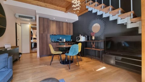 TV and multimedia, Kitchen or kitchenette, Living room, Seating area, Dining area, minibar, air conditioner