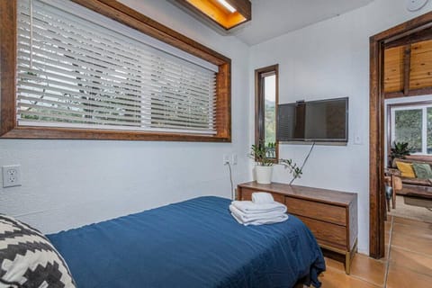 Sequoia TREE HOUSE light andbright House in Three Rivers