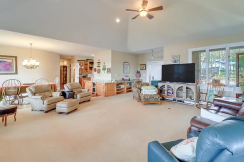 Goose Lake Home 13 Mi to Michigan Intl Speedway House in Ohio