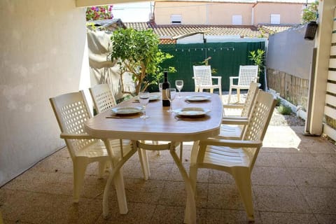 Patio, Garden, Dining area