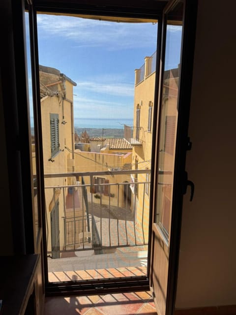 Natural landscape, View (from property/room), Balcony/Terrace, City view, Sea view
