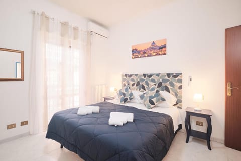 Bed, Photo of the whole room, Bedroom, towels, air conditioner