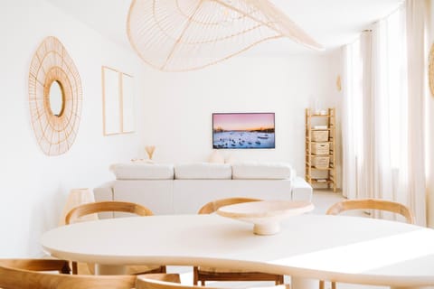 Living room, Dining area