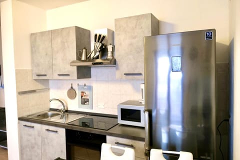 Kitchen or kitchenette, oven, pet friendly, stove, kitchen