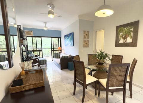 Communal lounge/ TV room, TV and multimedia, Living room, Seating area, Dining area, Dinner