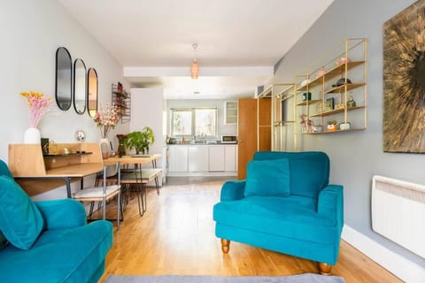 Beautiful & Cosy Harbourside Apartment - Free Parking Apartment in Bristol