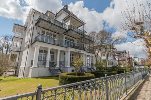 Property building, Day, Garden