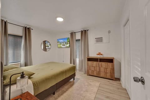 Explorer's Retreat Villa Apartment in Miami Shores