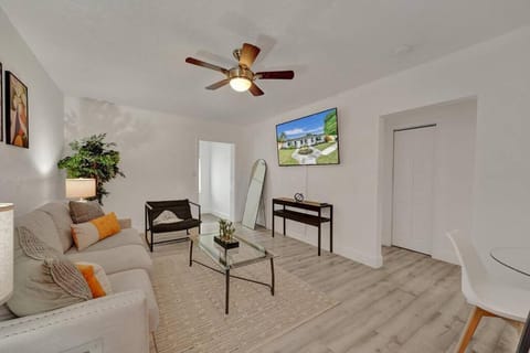 Explorer's Retreat Villa Apartment in Miami Shores