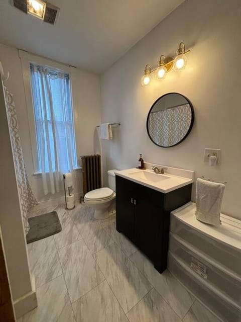 Eighty Three-Historic Downtown Apartment in Chillicothe