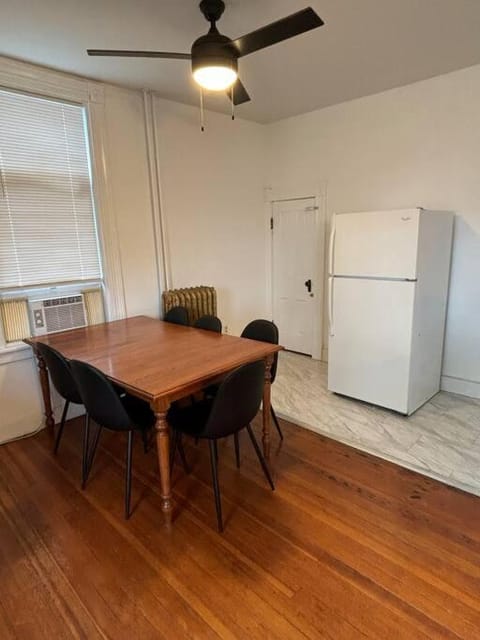 Eighty Three-Historic Downtown Apartment in Chillicothe