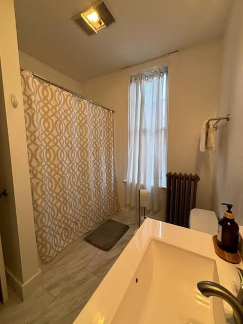 Eighty Three-Historic Downtown Apartment in Chillicothe