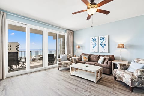 View (from property/room), Balcony/Terrace, Living room, Sea view