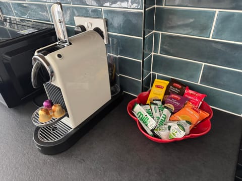 Levenshulme House - 2 Bedroom - Sleeps 6 - Free Parking & WiFi House in Manchester