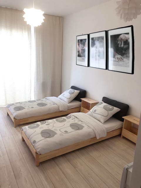 Bed, Night, Living room