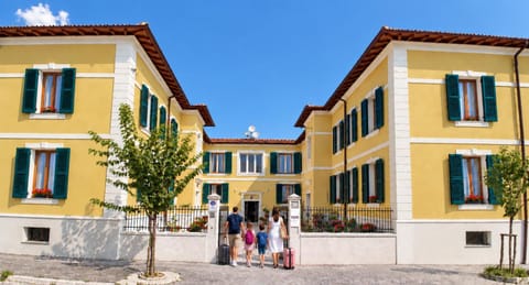 Facade/entrance